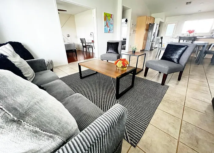 Cozy 3 Bedrooms Town Home In Chandler With Community Pool